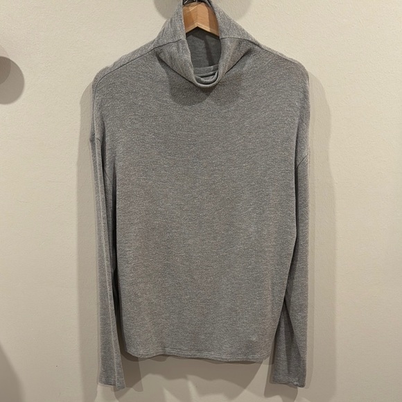 Reformation Jeans Women’s Long Sleeve Turtleneck Gray Size XS - Picture 3 of 5
